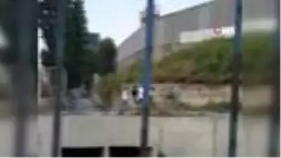 Bahçelievler'de gasp edilip 7 metre yükseklikten atılan adam dehşet anlarını anlattı Bahçelievler'de gasp edilip 7 metre yükseklikten atılan adam dehşet anlarını anlattı