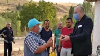 Başkan Tekin'den işçilere tatlı ikramı Başkan Tekin'den işçilere tatlı ikramı