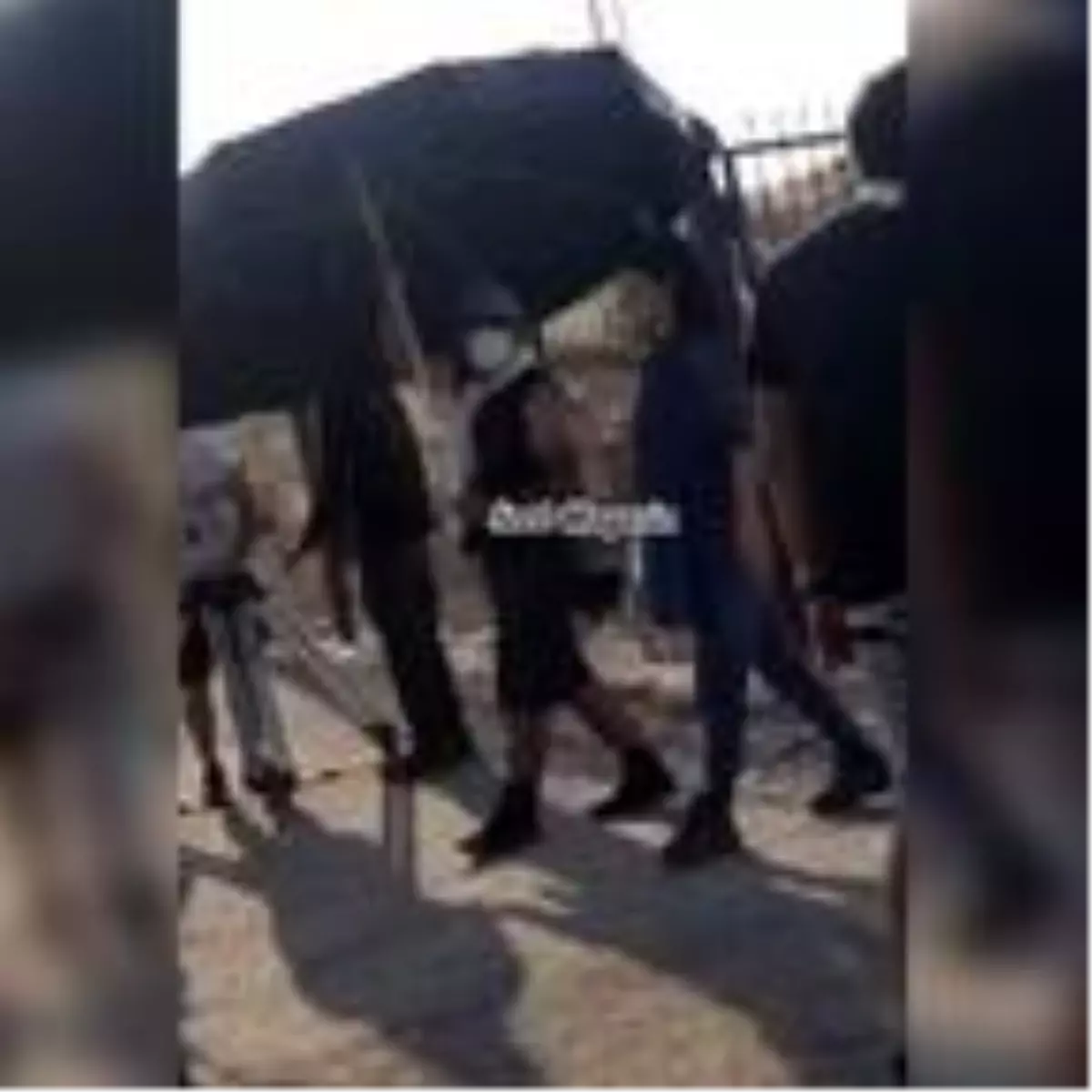 Beren Saat'e özel aşçı ve şemsiyeci tutuldu