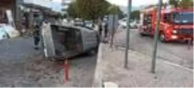 Beton bariyere çarpan kamyonetin sürücüsü öldü Beton bariyere çarpan kamyonetin sürücüsü öldü