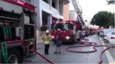 Beylikdüzü'ndeki bir alışveriş merkezinde meydana gelen yangın kontrol altına alındı Beylikdüzü'ndeki bir alışveriş merkezinde meydana gelen yangın kontrol altına alındı