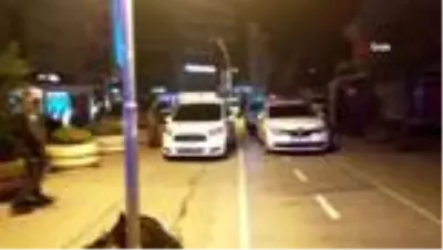 Kavga eden 2 grup, olaya müdahale eden polis ve bekçilere saldırdı Kavga eden 2 grup, olaya müdahale eden polis ve bekçilere saldırdı