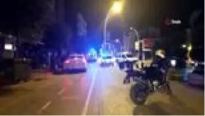 Kavga eden 2 grup, olaya müdahale eden polis ve bekçilere saldırdı Kavga eden 2 grup, olaya müdahale eden polis ve bekçilere saldırdı