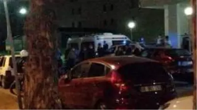 Kavga eden 2 grup, olaya müdahale eden polis ve bekçilere saldırdı Kavga eden 2 grup, olaya müdahale eden polis ve bekçilere saldırdı