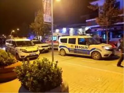 Kavga eden 2 grup, olaya müdahale eden polis ve bekçilere saldırdı Kavga eden 2 grup, olaya müdahale eden polis ve bekçilere saldırdı