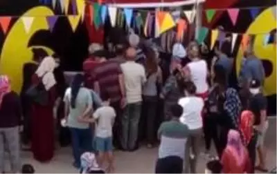 Bu da indirimli korona! Vatandaşlar izdiham oluşturdu, sosyal mesafe hiçe sayıldı Bu da indirimli korona! Vatandaşlar izdiham oluşturdu, sosyal mesafe hiçe sayıldı