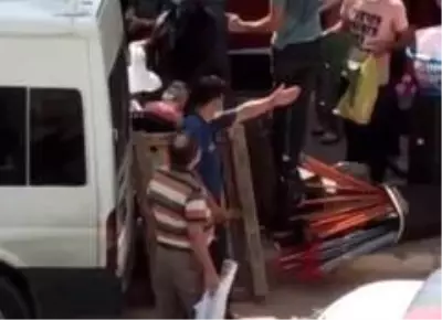 Bu da indirimli korona! Vatandaşlar izdiham oluşturdu, sosyal mesafe hiçe sayıldı Bu da indirimli korona! Vatandaşlar izdiham oluşturdu, sosyal mesafe hiçe sayıldı