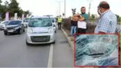 Yaşlı adama araç vurdu! Çarpmanın etkisiyle saçları cama yapıştı Yaşlı adama araç vurdu! Çarpmanın etkisiyle saçları cama yapıştı