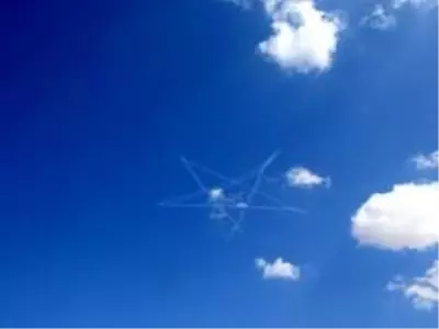 Son dakika haber... Cumhurbaşkanı ziyareti öncesinde Gökyüzünde ay ve yıldız Son dakika haber... Cumhurbaşkanı ziyareti öncesinde Gökyüzünde ay ve yıldız