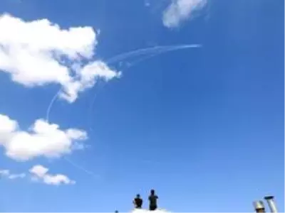 Son dakika haber... Cumhurbaşkanı ziyareti öncesinde Gökyüzünde ay ve yıldız Son dakika haber... Cumhurbaşkanı ziyareti öncesinde Gökyüzünde ay ve yıldız