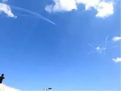 Son dakika haber... Cumhurbaşkanı ziyareti öncesinde Gökyüzünde ay ve yıldız Son dakika haber... Cumhurbaşkanı ziyareti öncesinde Gökyüzünde ay ve yıldız