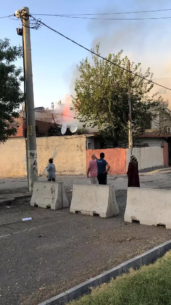 Diyarbakır�da evde çıkan yangın, TOMA ve zırhlı araçla söndürüldü Haber