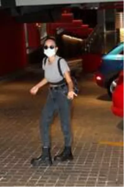 Duygu Sarışın'dan Çağatay Ulusoy'un yeni imajını beğendi Duygu Sarışın'dan Çağatay Ulusoy'un yeni imajını beğendi