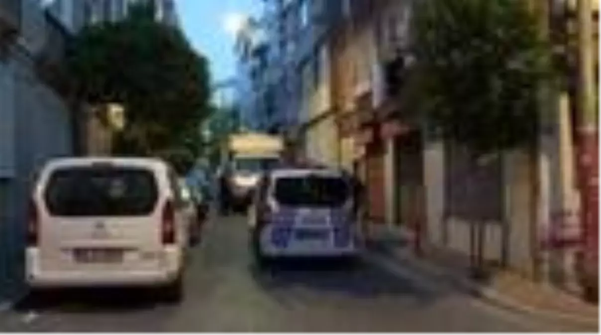 Son dakika haberleri | Fatih'te yabancı uyruklu genç kadın apartmanın merdivenlerinde ölü bulundu