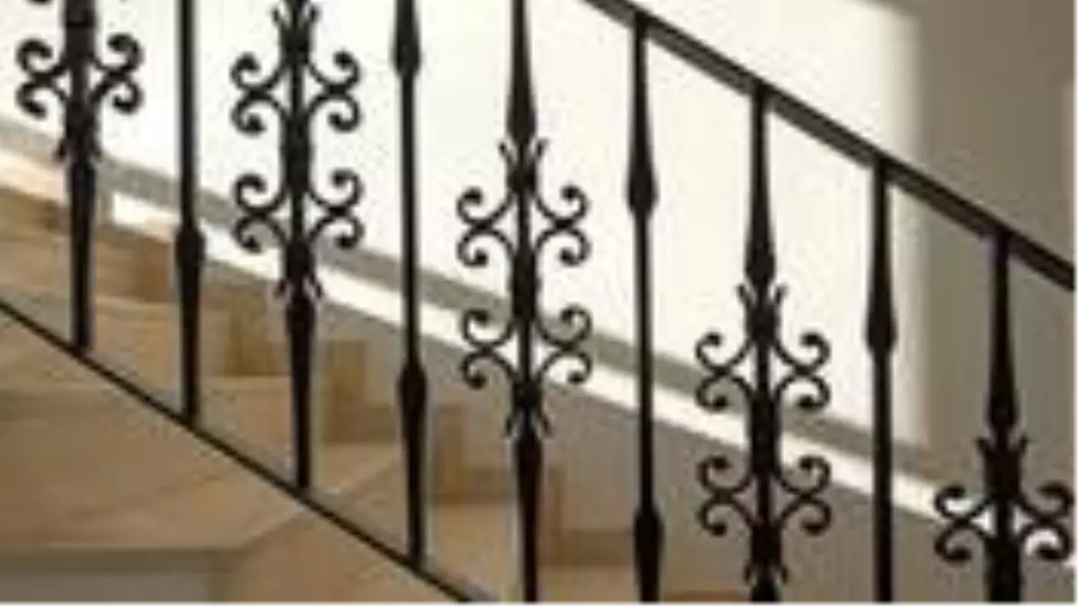 Fatih'te yabancı uyruklu genç kadın apartmanın merdivenlerinde ölü bulundu