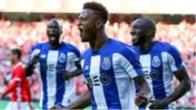 Fenerbahçe'nin gündemindeki Ze Luis Porto'da kalıyor Fenerbahçe'nin gündemindeki Ze Luis Porto'da kalıyor