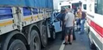 Ölü: Gaziantep'te bir araç, tıra arkadan çarptı: Yabancı uyruklu 3 kişi öldü, 2 kişi yaralandı Ölü: Gaziantep'te bir araç, tıra arkadan çarptı: Yabancı uyruklu 3 kişi öldü, 2 kişi yaralandı