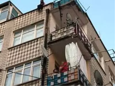 İntihara kalkışan komşusunu sosyal medyadan canlı yayınladı, mahalleli de film izler seyretti İntihara kalkışan komşusunu sosyal medyadan canlı yayınladı, mahalleli de film izler seyretti