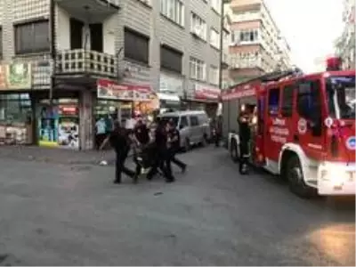 İntihara kalkışan komşusunu sosyal medyadan canlı yayınladı, mahalleli de film izler seyretti İntihara kalkışan komşusunu sosyal medyadan canlı yayınladı, mahalleli de film izler seyretti