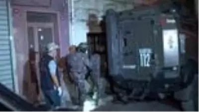 İstanbul'da birçok ilçede eş zamanlı PKK operasyonu İstanbul'da birçok ilçede eş zamanlı PKK operasyonu