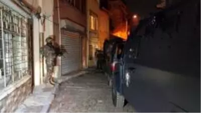 İstanbul'da birçok ilçede eş zamanlı PKK operasyonu İstanbul'da birçok ilçede eş zamanlı PKK operasyonu
