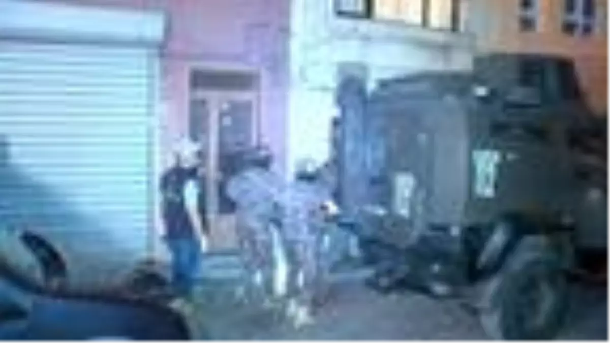 Son dakika haber... İSTANBUL'DA PKK TERÖR ÖRGÜTÜNE YÖNELİK OPERASYON (1)