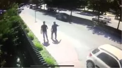 İstanbul'da yayanın dehşeti yaşadığı feci kaza kamerada İstanbul'da yayanın dehşeti yaşadığı feci kaza kamerada