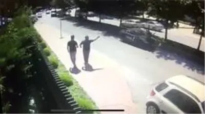 İstanbul'da yayanın dehşeti yaşadığı feci kaza kamerada İstanbul'da yayanın dehşeti yaşadığı feci kaza kamerada