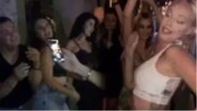 İstanbul'un göbeğindeki ünlü işletmede korona tedbirleri hiçe sayıldı İstanbul'un göbeğindeki ünlü işletmede korona tedbirleri hiçe sayıldı