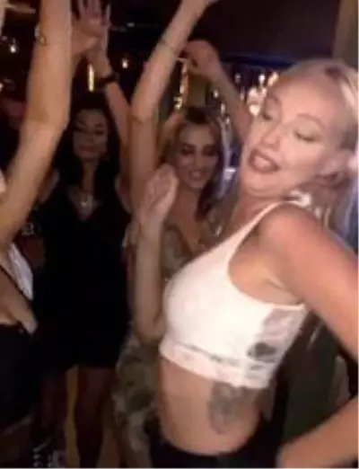 İstanbul'un göbeğindeki ünlü işletmede korona tedbirleri hiçe sayıldı İstanbul'un göbeğindeki ünlü işletmede korona tedbirleri hiçe sayıldı