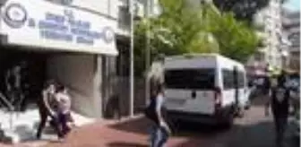 İzmir Emniyet Müdürlüğü: İzmir merkezli yaz tatili vurgunu: 73 kişiden 1 milyon 100 bin TL İzmir Emniyet Müdürlüğü: İzmir merkezli yaz tatili vurgunu: 73 kişiden 1 milyon 100 bin TL