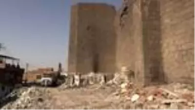 Kaçak yapılardan arındırılan tarihi burçta kitabe ve nişler ortaya çıktı Kaçak yapılardan arındırılan tarihi burçta kitabe ve nişler ortaya çıktı