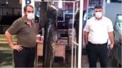 Kahramanmaraş'ta 2 metrelik balık yakalandı Kahramanmaraş'ta 2 metrelik balık yakalandı