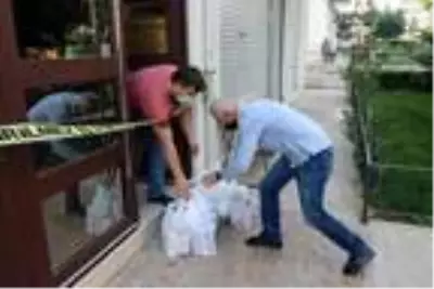 Karantinadaki 500 kişinin ihtiyacını Vefa Grubu ile çevre esnafı karşılıyor Karantinadaki 500 kişinin ihtiyacını Vefa Grubu ile çevre esnafı karşılıyor