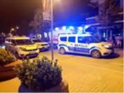 Son dakika haberleri... Kavga eden iki grup, kendilerini ayırmak için gelen polis ve bekçilere saldırdı: 2'si polis, 3'ü... Son dakika haberleri... Kavga eden iki grup, kendilerini ayırmak için gelen polis ve bekçilere saldırdı: 2'si polis, 3'ü...