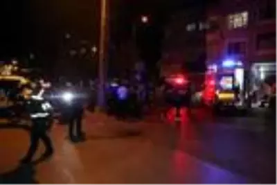 Kayseri'de silahlı ve bıçaklı kavga: 2 yaralı Kayseri'de silahlı ve bıçaklı kavga: 2 yaralı