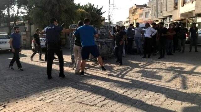 Kaza sonrası iki grup arasında çıkan sopalı kavgada 7 kişi yaralandı Kaza sonrası iki grup arasında çıkan sopalı kavgada 7 kişi yaralandı