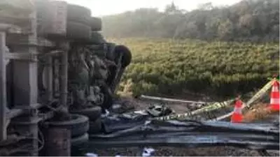 Son dakika haber! Kontrolden çıkan kamyon 100 metre sürüklenip bariyerlere çarptı: 1 ölü Son dakika haber! Kontrolden çıkan kamyon 100 metre sürüklenip bariyerlere çarptı: 1 ölü