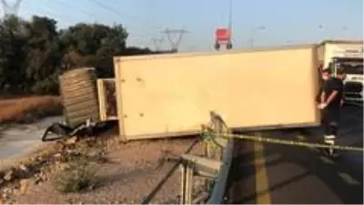 Son dakika haber! Kontrolden çıkan kamyon 100 metre sürüklenip bariyerlere çarptı: 1 ölü Son dakika haber! Kontrolden çıkan kamyon 100 metre sürüklenip bariyerlere çarptı: 1 ölü