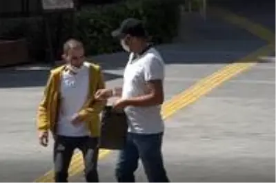 Maske kullanımına dikkat çekmek için sosyal deney yapan görevli, 'koronayım' deyince az kalsın dayak yiyordu Maske kullanımına dikkat çekmek için sosyal deney yapan görevli, 'koronayım' deyince az kalsın dayak yiyordu