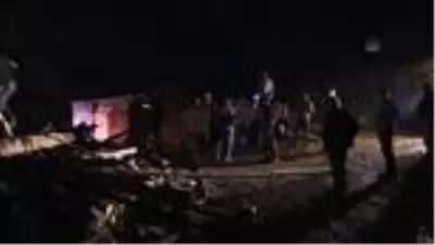 Son dakika haberi: Köyde çıkan yangında 2 ev, bir garaj yandı Son dakika haberi: Köyde çıkan yangında 2 ev, bir garaj yandı
