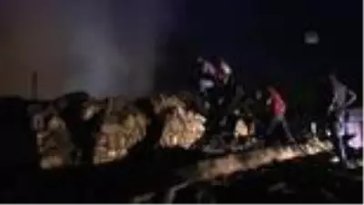 Son dakika haberi: Köyde çıkan yangında 2 ev, bir garaj yandı Son dakika haberi: Köyde çıkan yangında 2 ev, bir garaj yandı