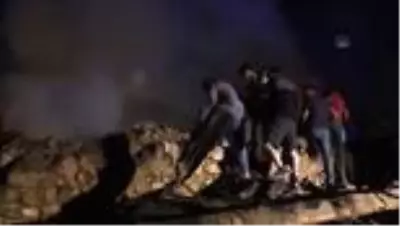 Son dakika haberi: Köyde çıkan yangında 2 ev, bir garaj yandı Son dakika haberi: Köyde çıkan yangında 2 ev, bir garaj yandı