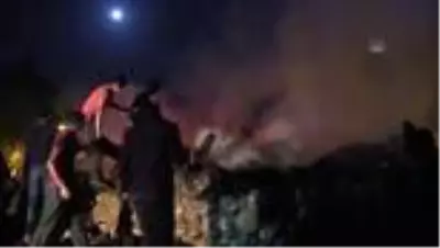 Son dakika haberi: Köyde çıkan yangında 2 ev, bir garaj yandı Son dakika haberi: Köyde çıkan yangında 2 ev, bir garaj yandı