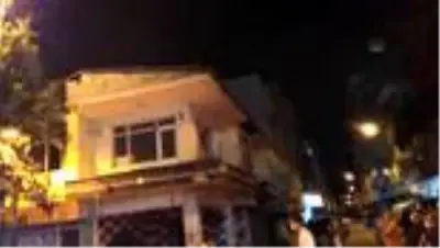 Son dakika haberleri... Küçükçekmece'de uyuşturucu sattıkları iddia edilen 3 kişi gözaltına alındı Son dakika haberleri... Küçükçekmece'de uyuşturucu sattıkları iddia edilen 3 kişi gözaltına alındı