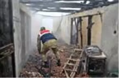 79 yaşındaki yaşlı kadını benzin dökerek yakıp öldürmüştü: Yıllar sonra trafik kontrolünde yakalandı 79 yaşındaki yaşlı kadını benzin dökerek yakıp öldürmüştü: Yıllar sonra trafik kontrolünde yakalandı