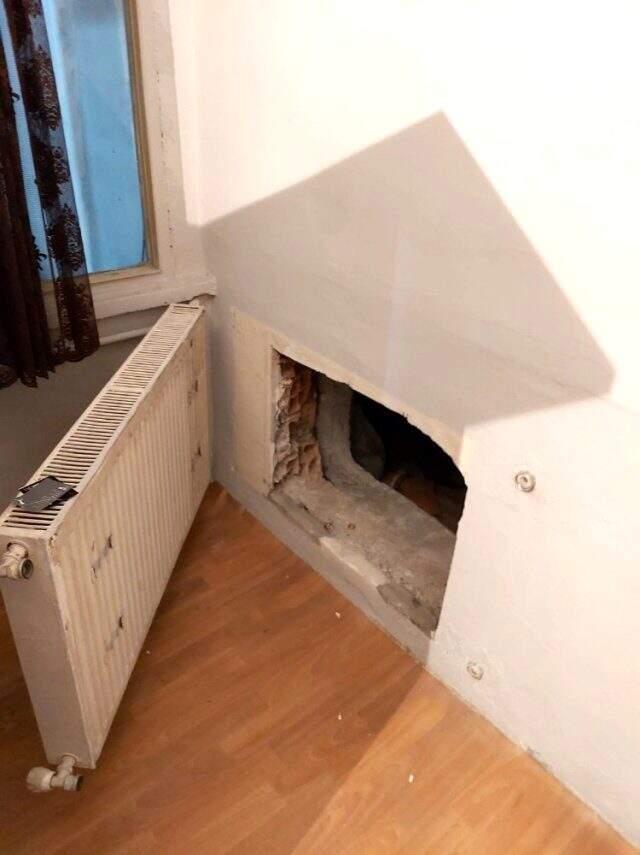 Polis bir otele yaptığı baskında fuhuş yapan yabancı uyruklu kadınları gizlemek için açılan geçit buldu Polis bir otele yaptığı baskında fuhuş yapan yabancı uyruklu kadınları gizlemek için açılan geçit buldu