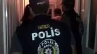 Sahte internet sitesiyle tatilcileri dolandıran 8 kişi tutuklandı Sahte internet sitesiyle tatilcileri dolandıran 8 kişi tutuklandı