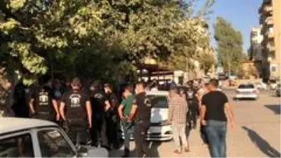 Şanlıurfa'da karakol önünde taşlı sopalı kavga: 7 yaralı Şanlıurfa'da karakol önünde taşlı sopalı kavga: 7 yaralı