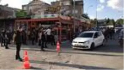 Kaza sonrası iki grup arasında çıkan sopalı kavgada 7 kişi yaralandı Kaza sonrası iki grup arasında çıkan sopalı kavgada 7 kişi yaralandı